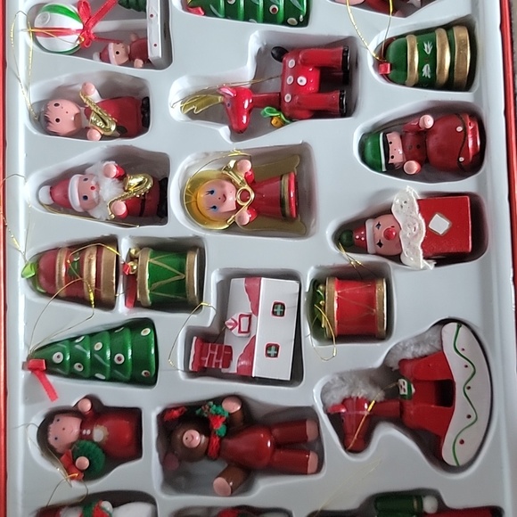 Vtg Woolworths Holiday Trim Wooden Christmas Tree Ornaments Handpainted 24 Pc's - Picture 3 of 4